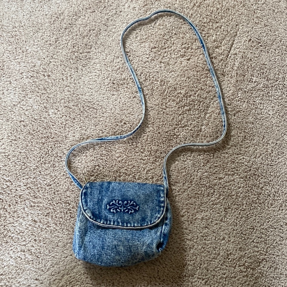 Super cute cross body Jean purse. Pacific connections